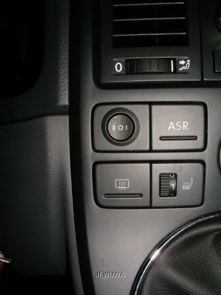 B5 - Schalter im Amaturenbrett 2.jpg